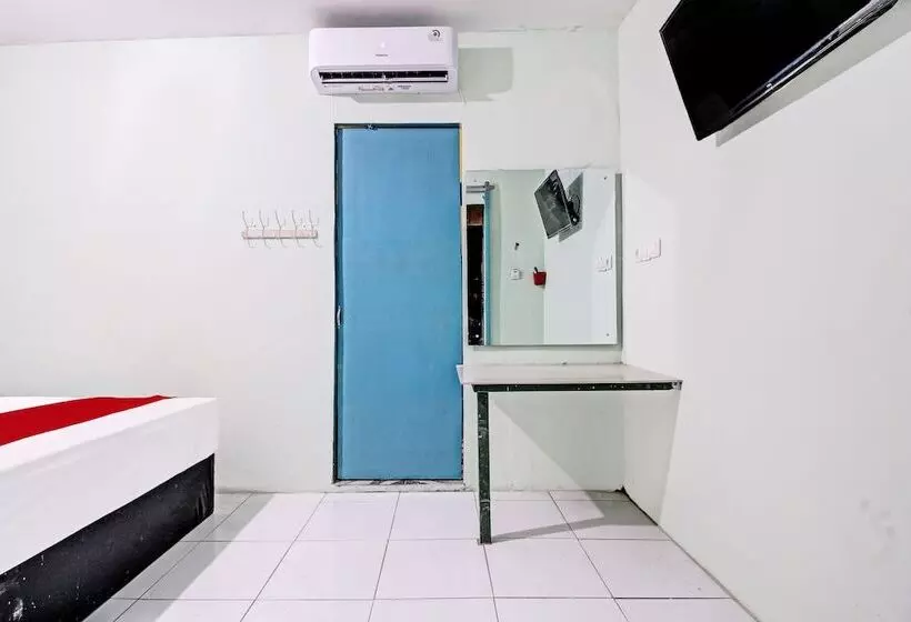 Hotelli Oyo 92032 Utama  & Karaoke