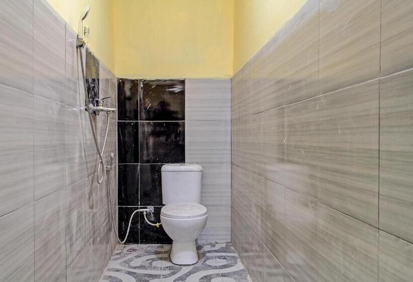 فندق Oyo 92032 Utama  & Karaoke