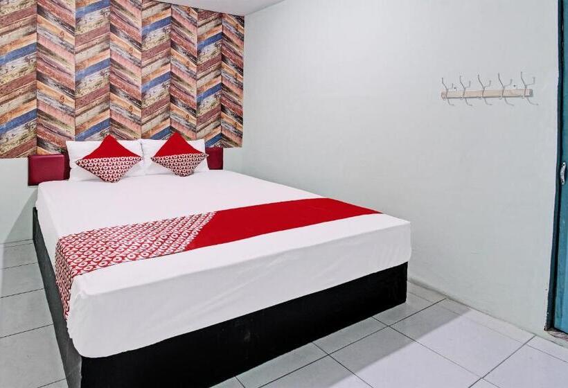 فندق Oyo 92032 Utama  & Karaoke