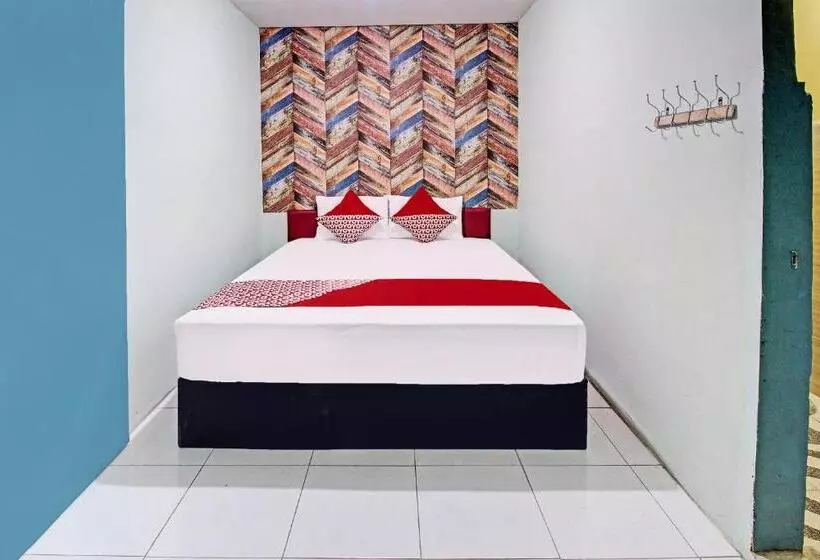 Hotelli Oyo 92032 Utama  & Karaoke