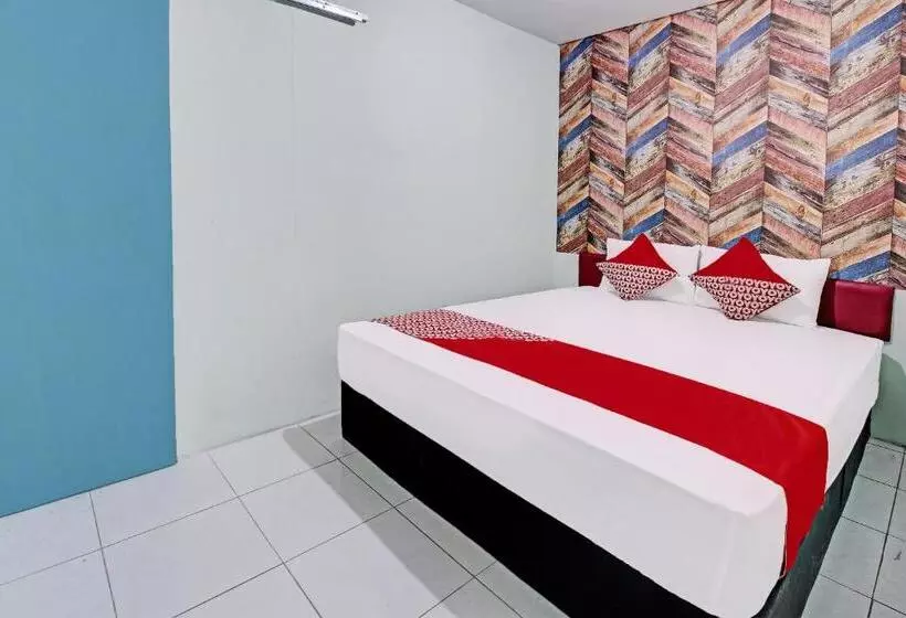 Hotelli Oyo 92032 Utama  & Karaoke