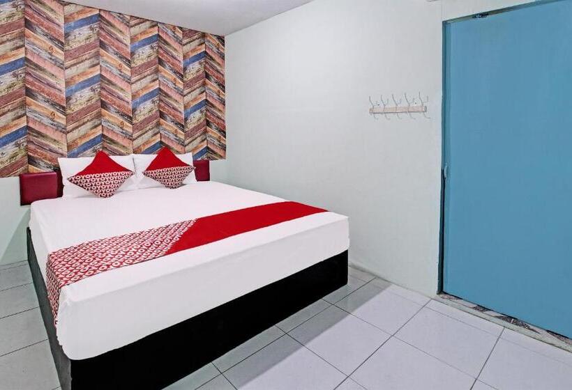 فندق Oyo 92032 Utama  & Karaoke