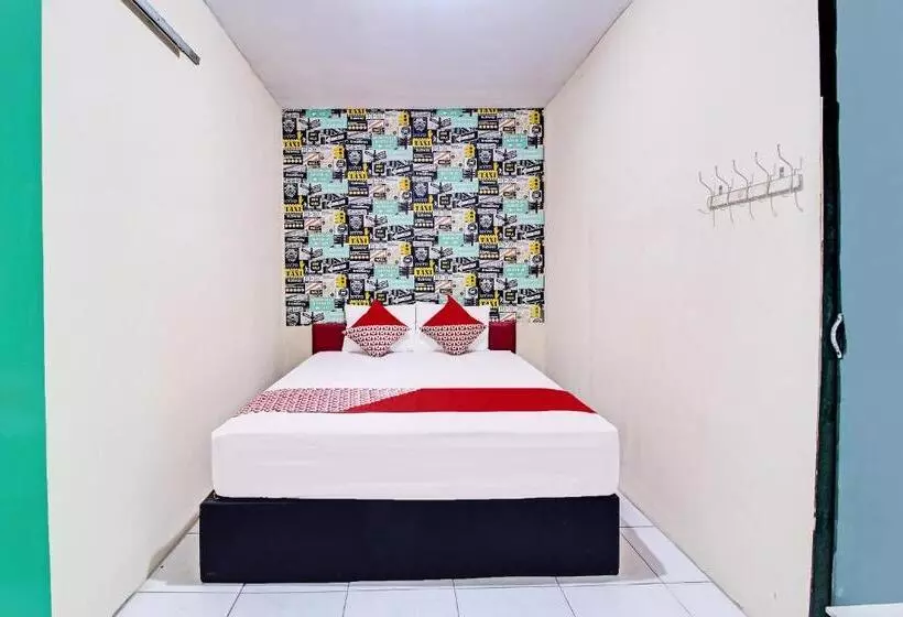 Hotelli Oyo 92032 Utama  & Karaoke