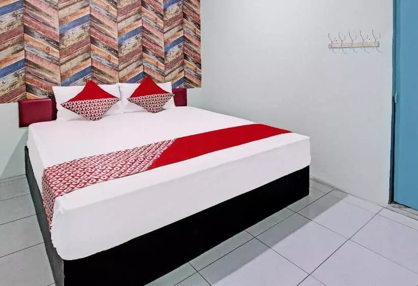 Hotelli Oyo 92032 Utama  & Karaoke