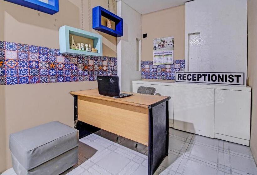 فندق Oyo 92032 Utama  & Karaoke