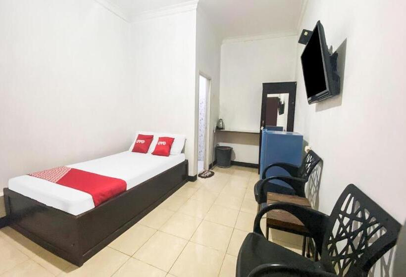 Hotel Oyo 92060 We Bro Kost