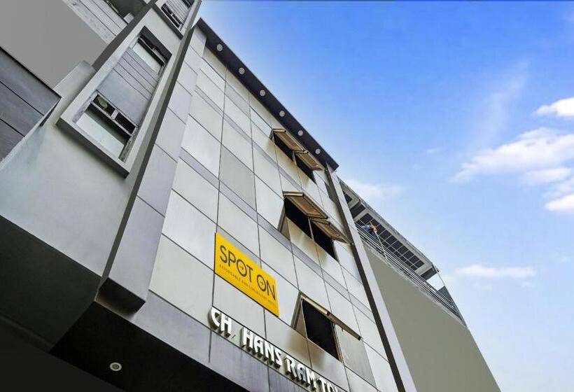 ホテル O Ak Residency