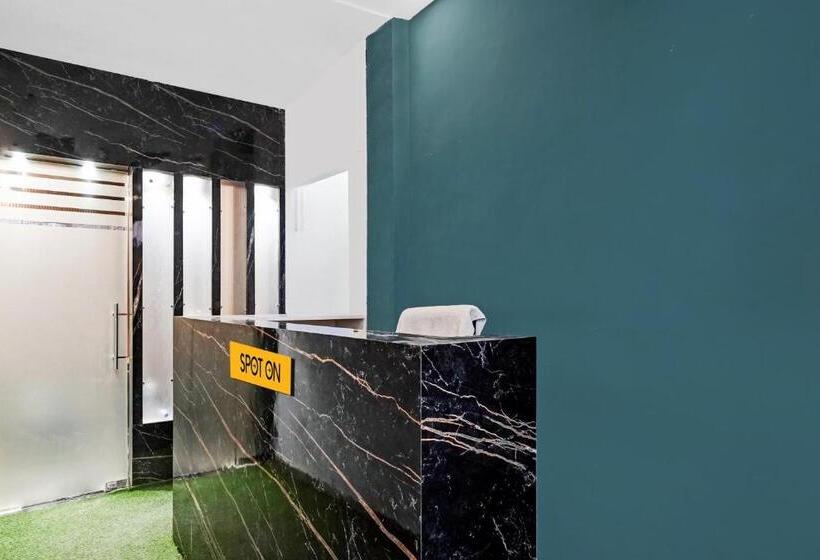 ホテル O Ak Residency