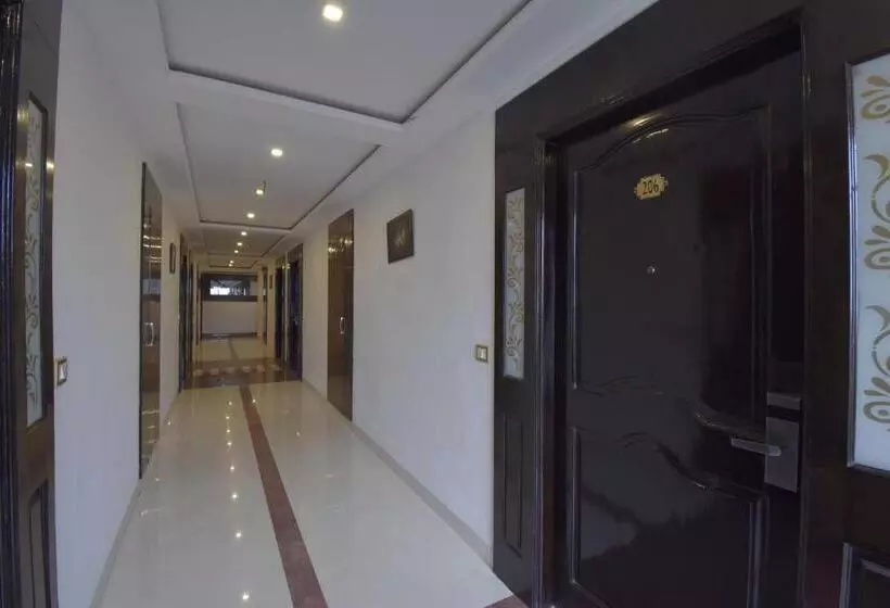 هتل The Royal Castle Ac Centralized