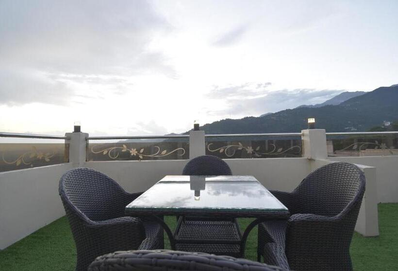 هتل The Royal Castle Ac Centralized