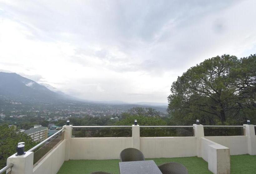 هتل The Royal Castle Ac Centralized