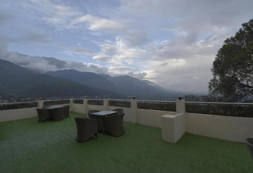 هتل The Royal Castle Ac Centralized