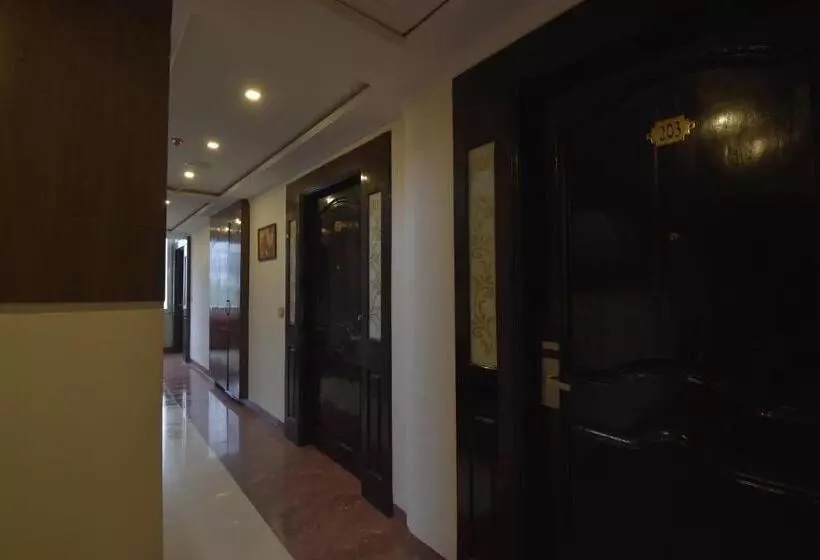 هتل The Royal Castle Ac Centralized