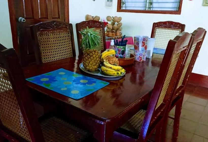 پانسیون Hostal Casa Belinda