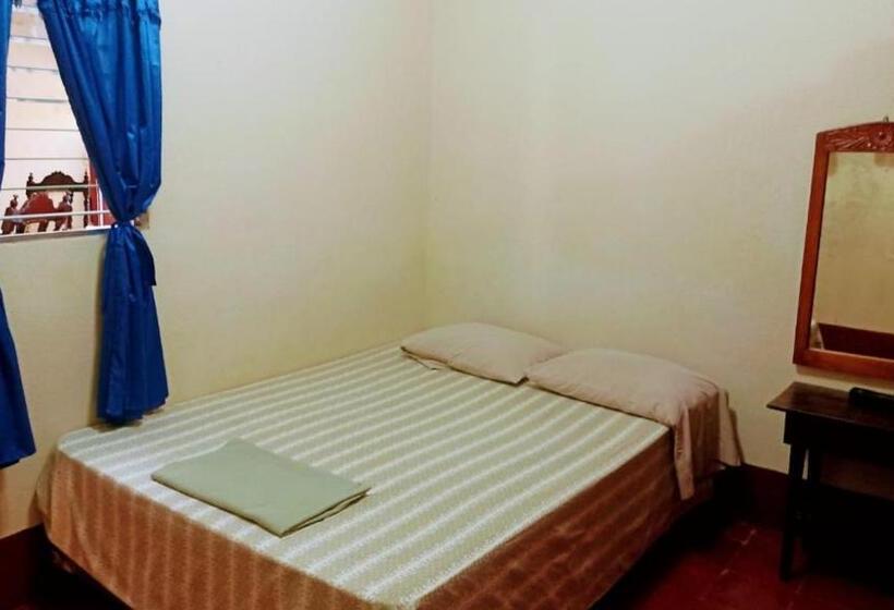 پانسیون Hostal Casa Belinda