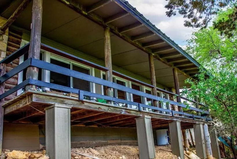 Majatalo Lakeside Escape