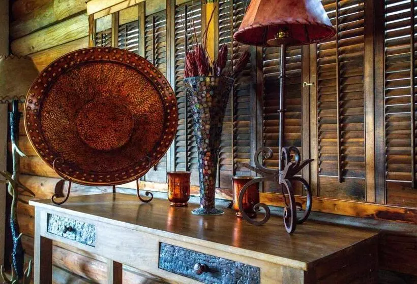 Majatalo Lakeside Escape