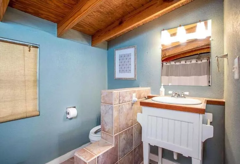 Majatalo Lakeside Escape