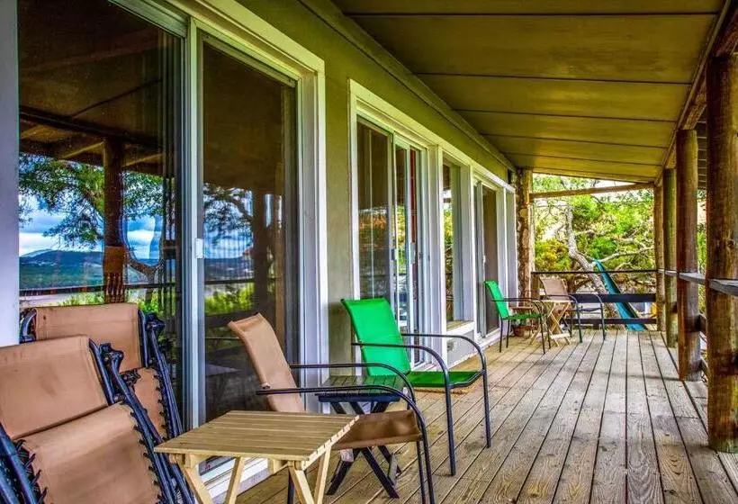 Majatalo Lakeside Escape