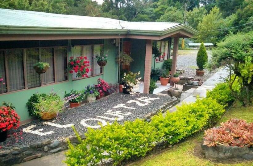 민박 Cabinas El Quetzal