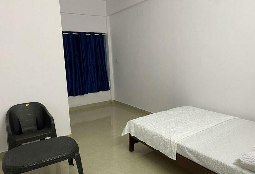 בית מלון כפרי Erumely Central Homes