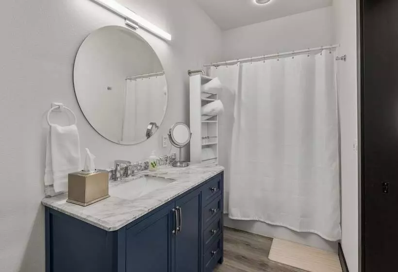هتل Icon Inn