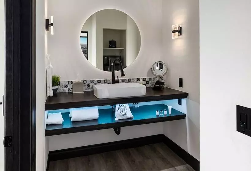 هتل Icon Inn