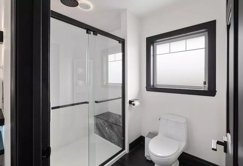 هتل Icon Inn