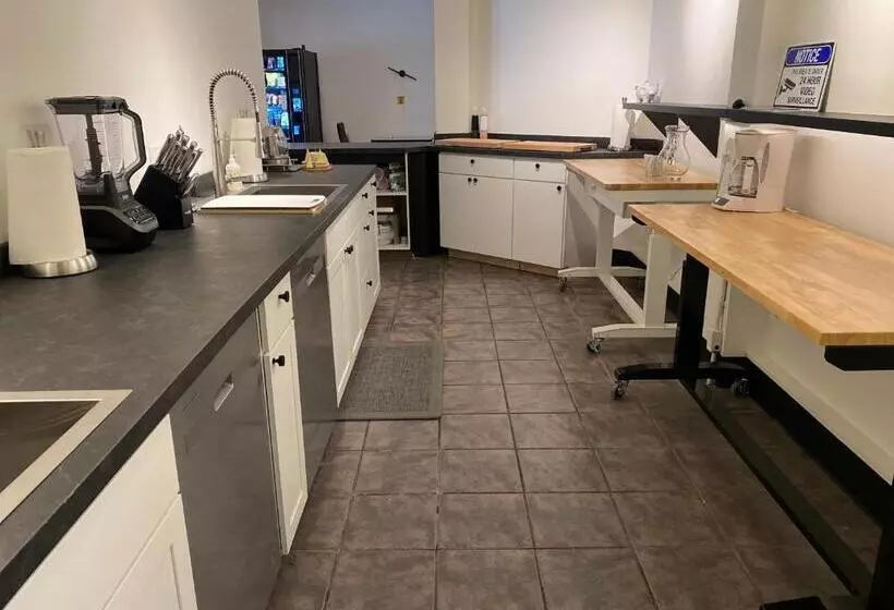 هتل Icon Inn