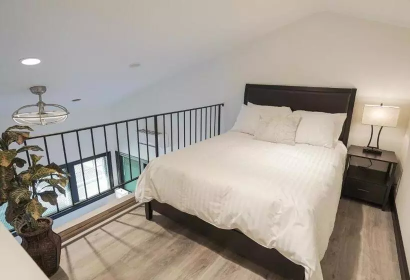 هتل Icon Inn