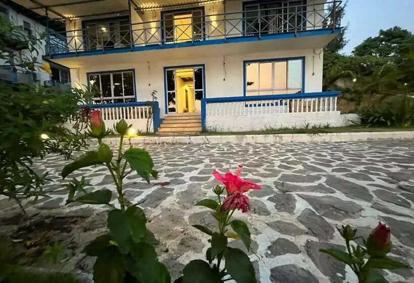 Hotelli Sea Breeze Beach Resort