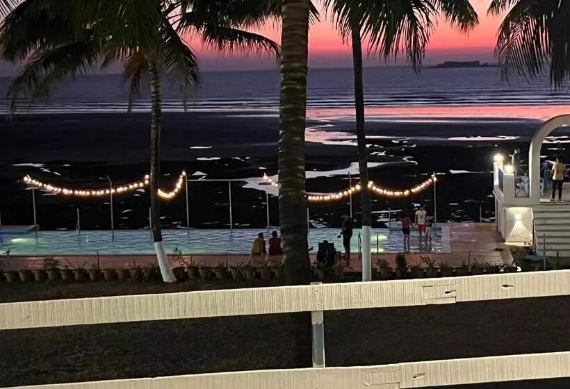 Hotelli Sea Breeze Beach Resort