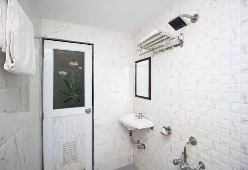 Hotelli Sea Breeze Beach Resort