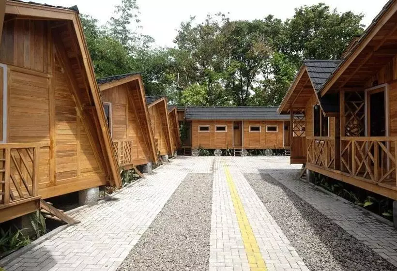 ホテル Urbanview Villa Kolopaking Kebumen By Reddoorz