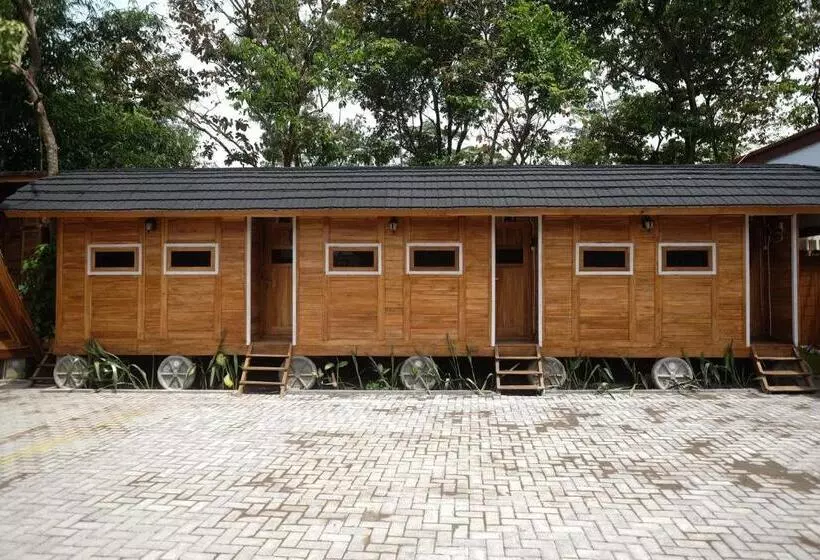 ホテル Urbanview Villa Kolopaking Kebumen By Reddoorz