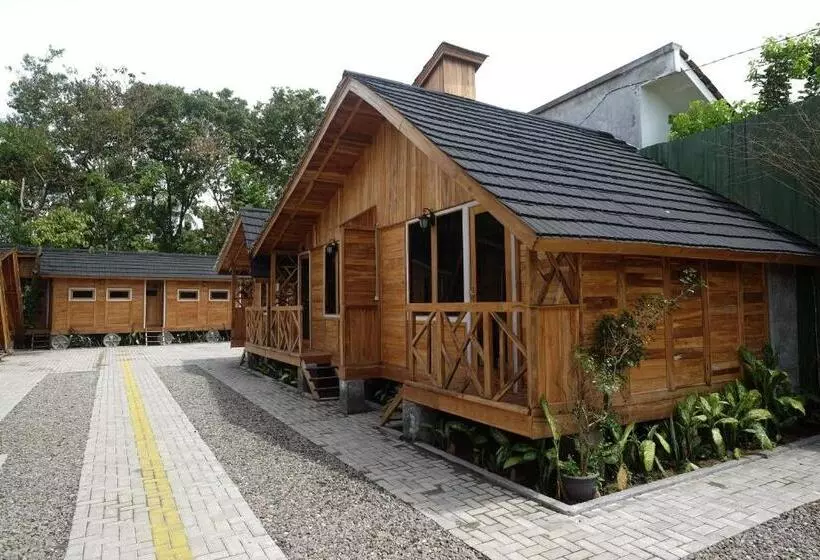 ホテル Urbanview Villa Kolopaking Kebumen By Reddoorz