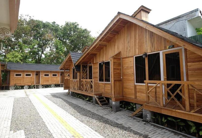 호텔 Urbanview Villa Kolopaking Kebumen By Reddoorz