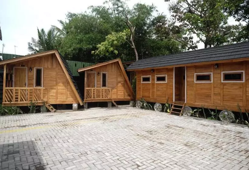ホテル Urbanview Villa Kolopaking Kebumen By Reddoorz