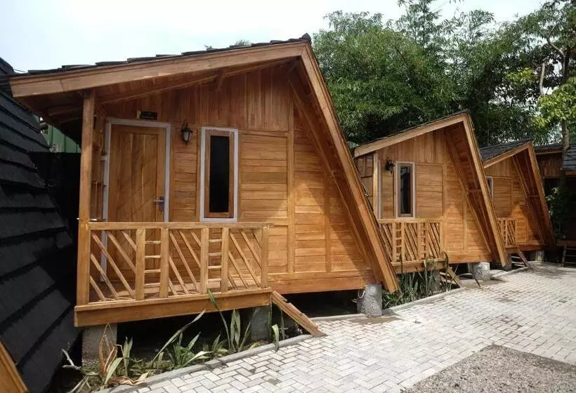 ホテル Urbanview Villa Kolopaking Kebumen By Reddoorz