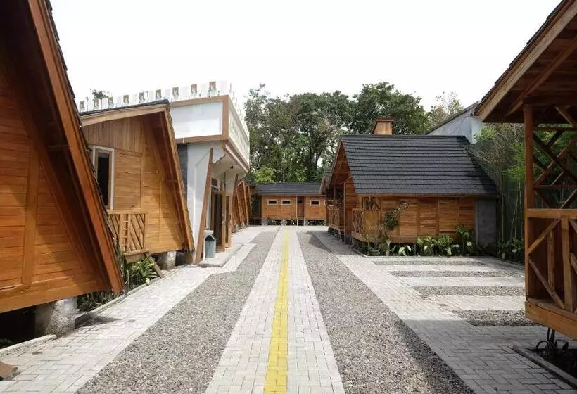 ホテル Urbanview Villa Kolopaking Kebumen By Reddoorz