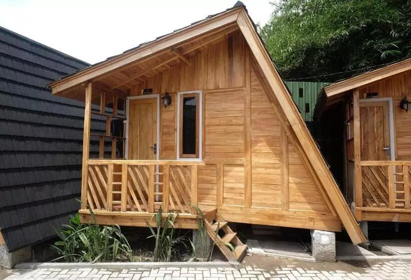 ホテル Urbanview Villa Kolopaking Kebumen By Reddoorz