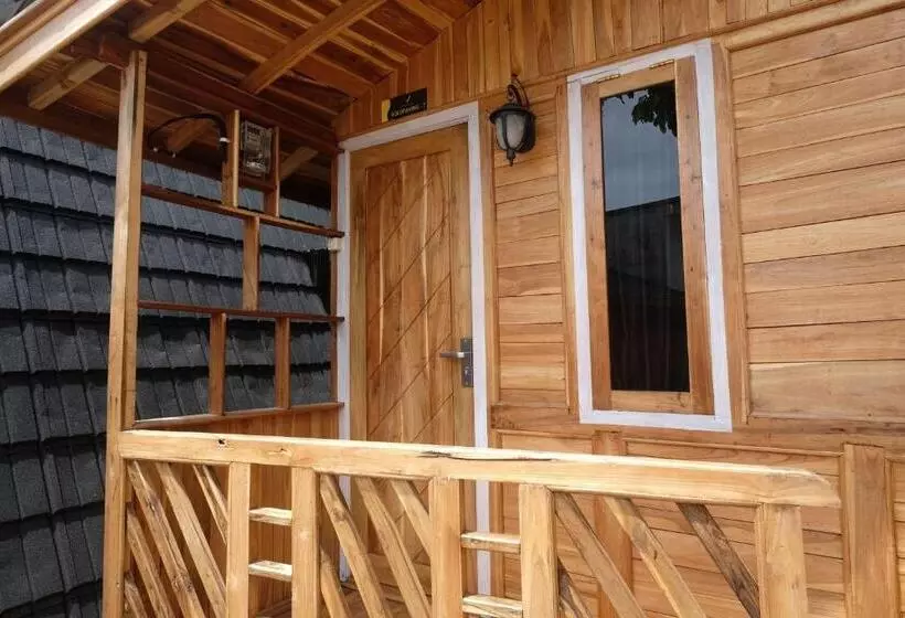 ホテル Urbanview Villa Kolopaking Kebumen By Reddoorz