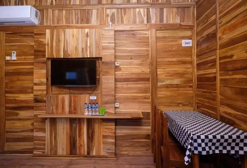 ホテル Urbanview Villa Kolopaking Kebumen By Reddoorz
