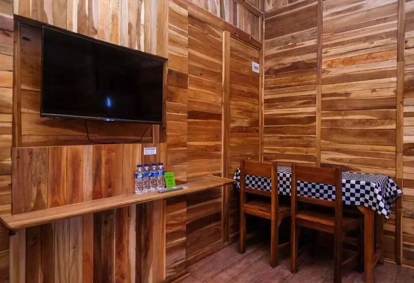 ホテル Urbanview Villa Kolopaking Kebumen By Reddoorz