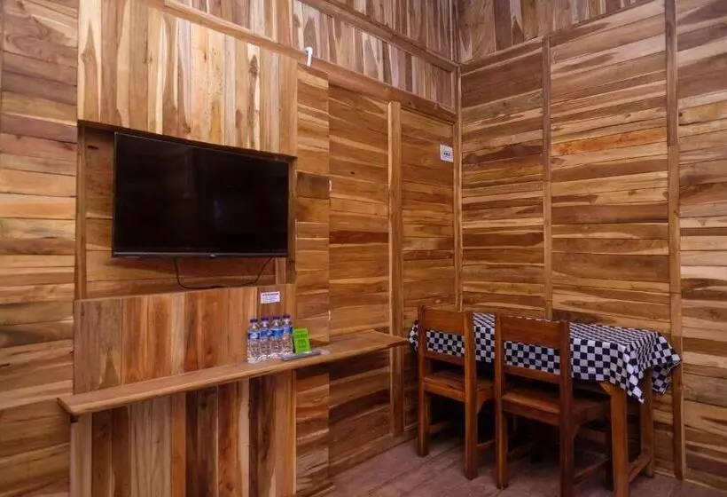 ホテル Urbanview Villa Kolopaking Kebumen By Reddoorz