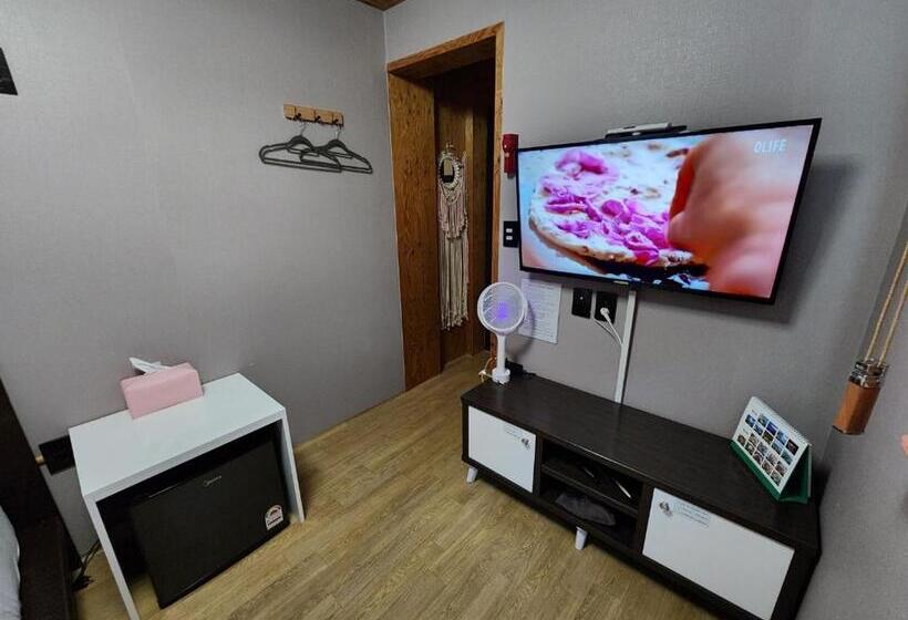 Pensionat Leehakjang Guesthouse