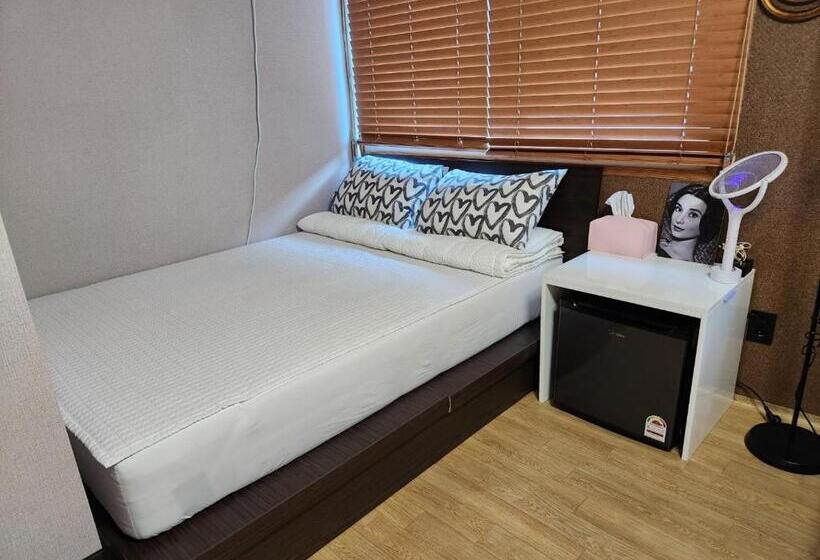 Pensionat Leehakjang Guesthouse