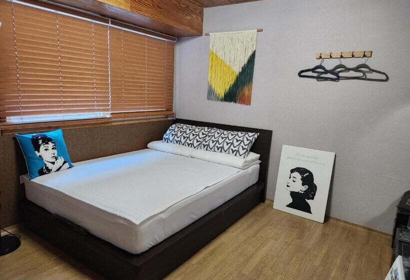 Pensionat Leehakjang Guesthouse