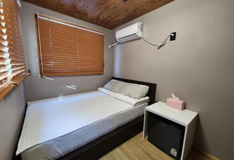 Pensionat Leehakjang Guesthouse