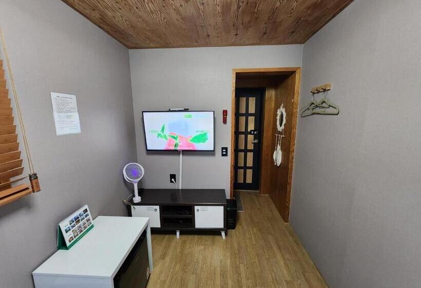 Pensionat Leehakjang Guesthouse